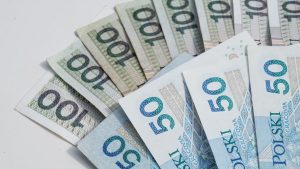 Banknoty 100 zł i 50 zł